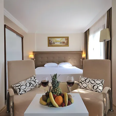 Szálloda The Life Hill 4*