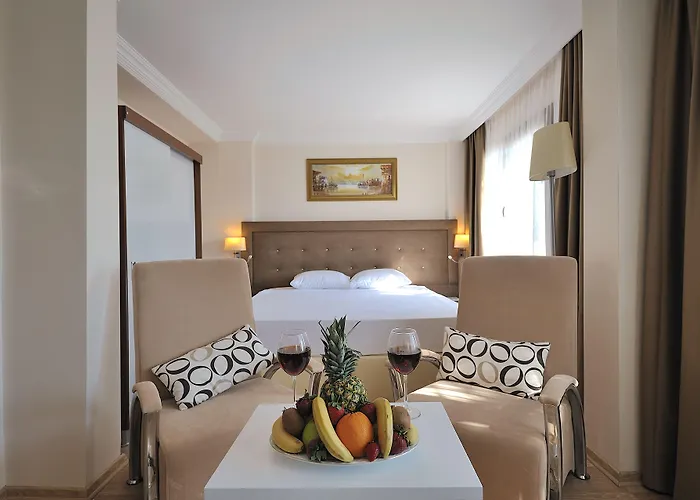 Otel The Life Hill 4*