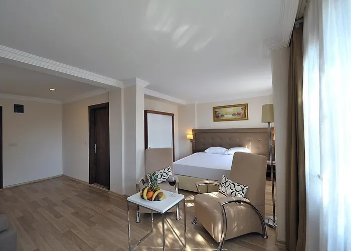 Otel The Life Hill 4*