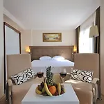 Hotell The Life Hill 4*
