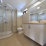 Hotell The Life Hill 4*