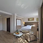 Hotell The Life Hill 4*