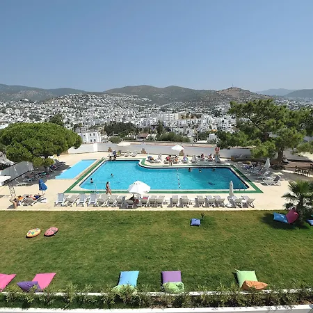 The Life Hill Hotell 4*